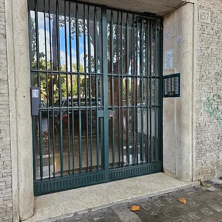 Attico Per Quattro Persone Sulla Nomentana, Wi-fi, Aria Condizionata Apartment *